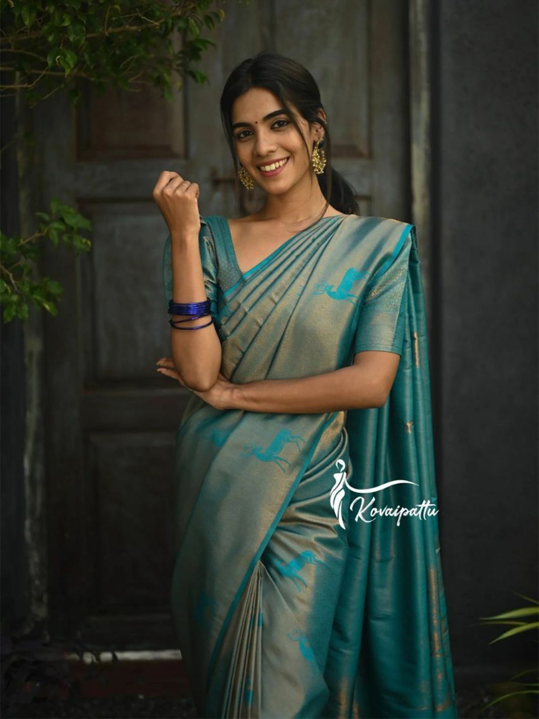 

Rujave Woven Design Banarasi Saree With Unstitched Blouse Piece, Turquoise blue