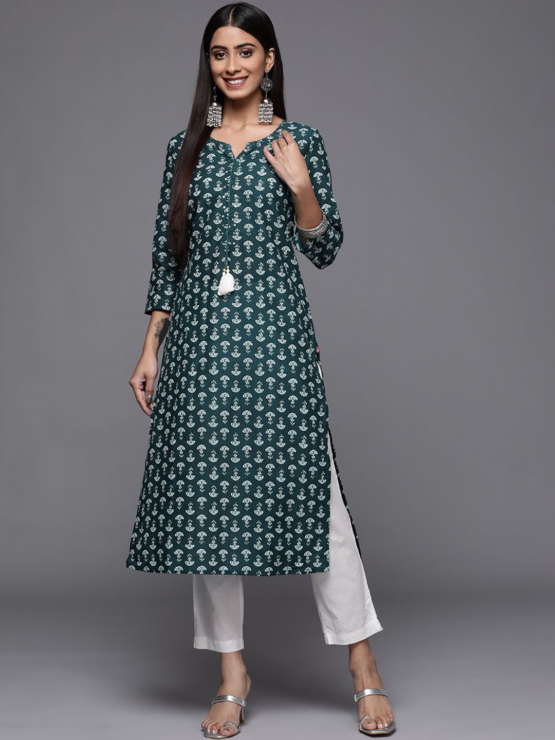 

DIVASTRI Floral Printed Notch Neck Three-Quarter Sleeves Pure Cotton Straight Kurta, Green
