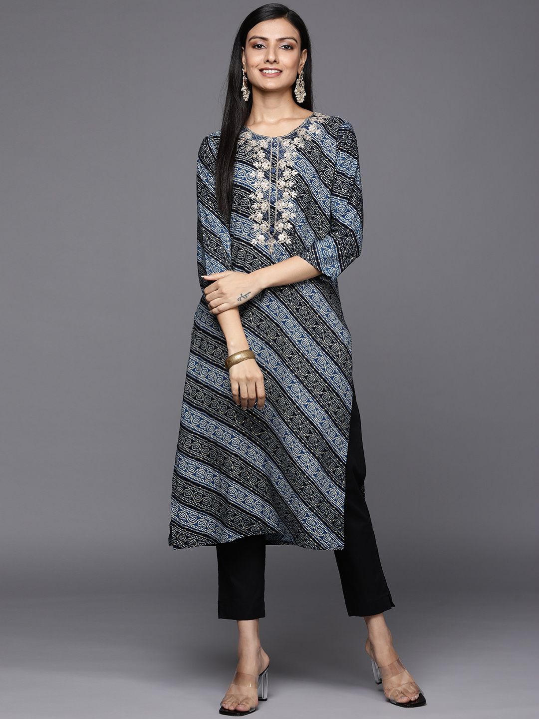 

DIVASTRI Bandhani Printed Thread Work Straight Kurta, Blue