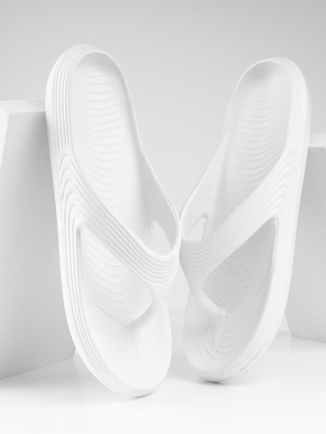 

KNIEVL Men Thong Flip-Flops, White