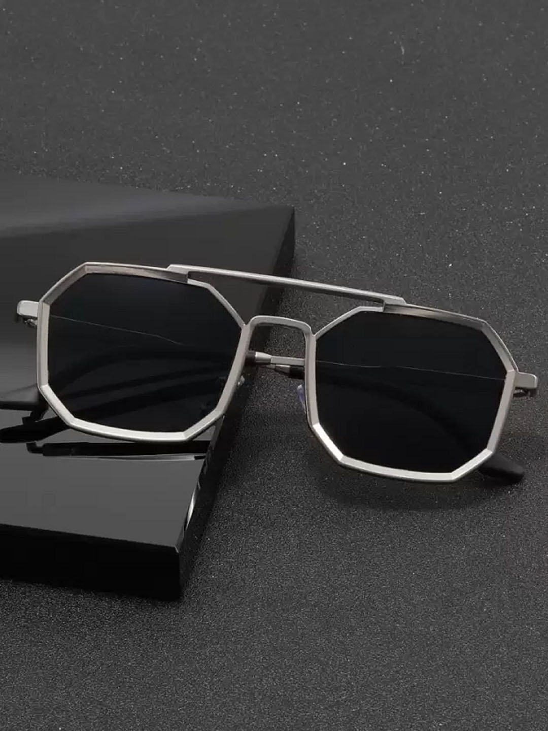 

FUNGLASSES Unisex Other Sunglasses with UV Protected Lens, Black