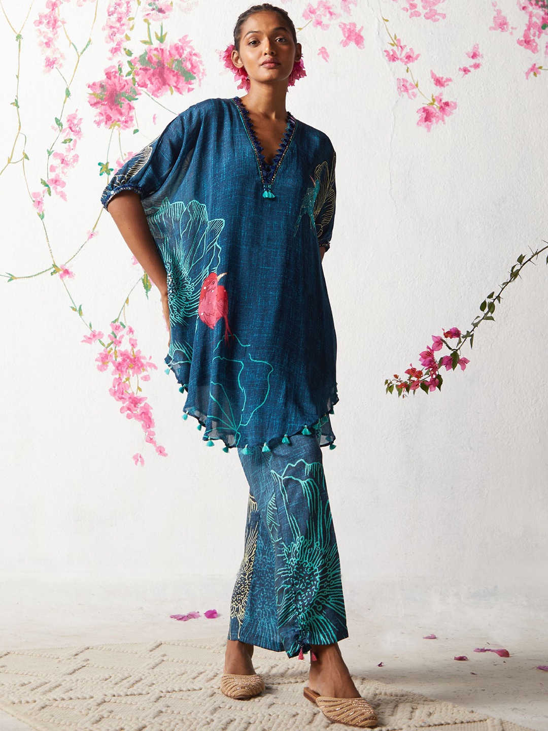 

Basil leaf Floral Printed V-Neck Chinon Kaftan Kurta with Trousers, Blue