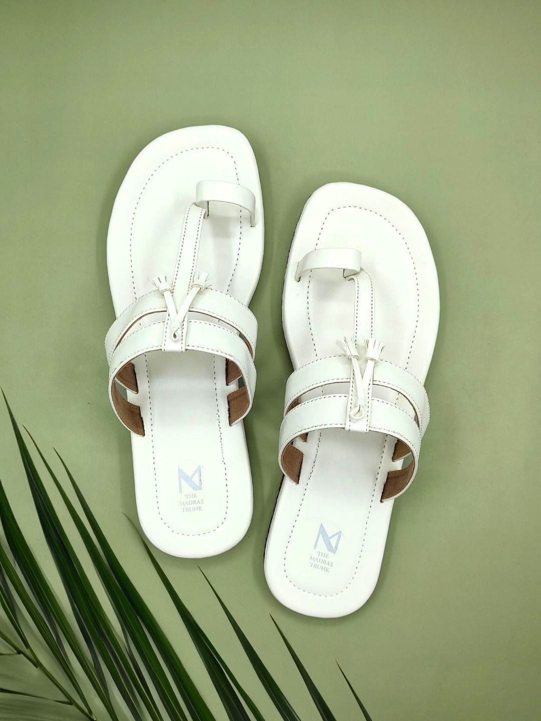 

THE MADRAS TRUNK Men Comfort Sandals, White