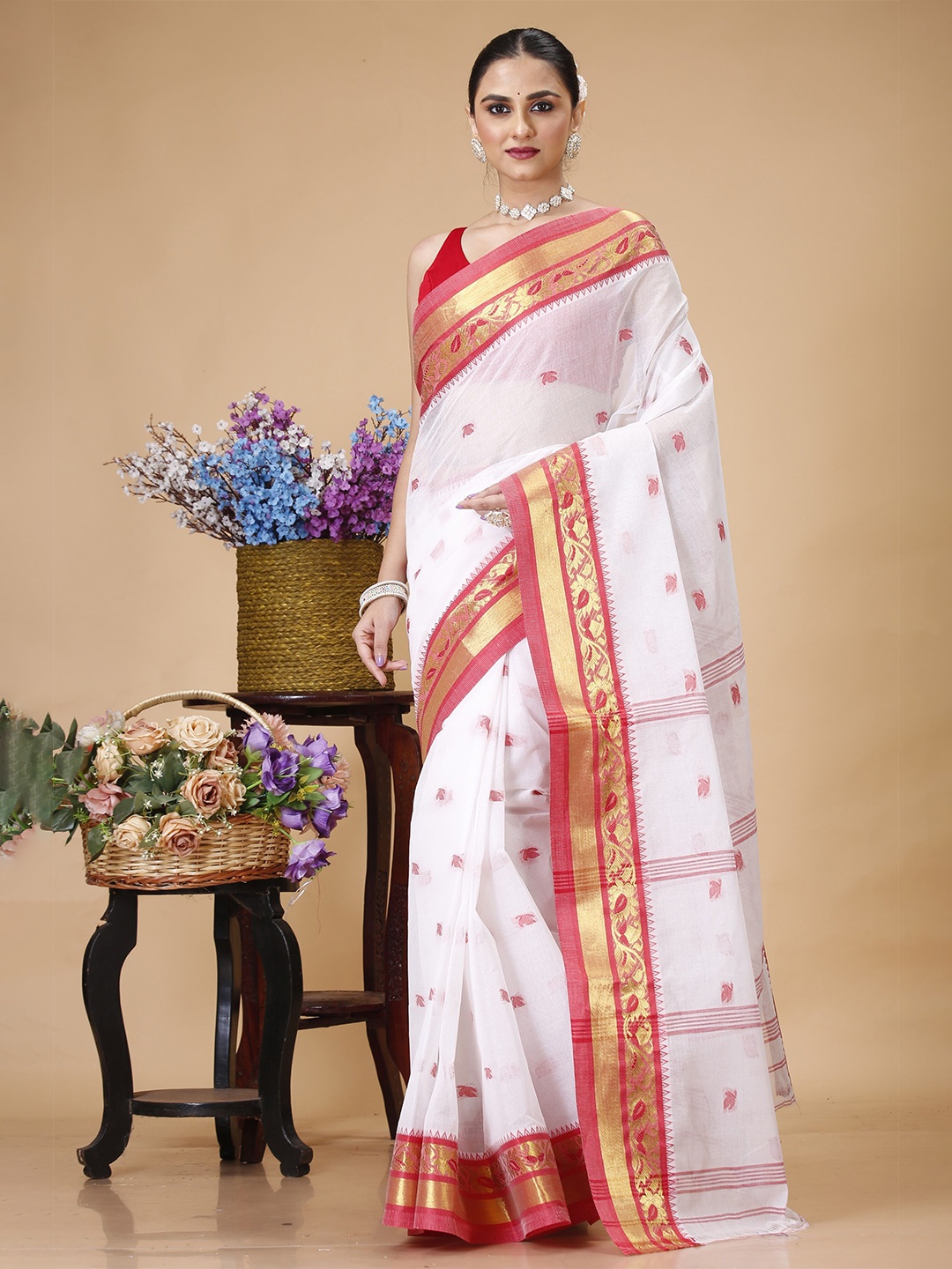 

SLAGHA Woven Design Zari Pure Cotton Taant Saree, White