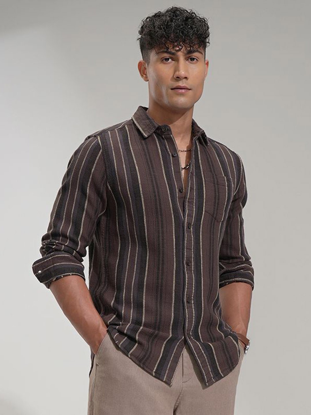 

HIGHLANDER Men Comfort Slim Fit Opaque Striped Casual Shirt, Brown