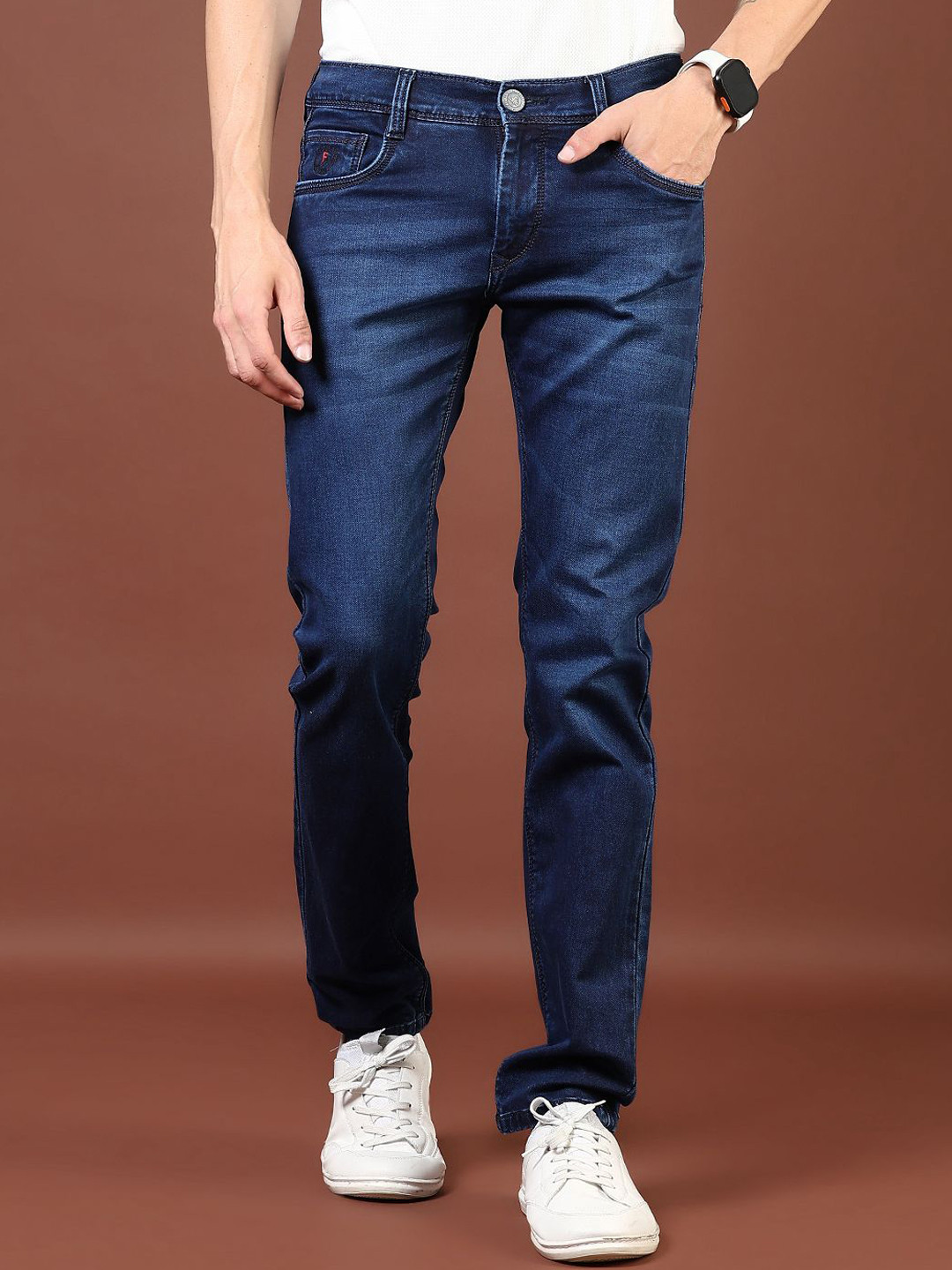 

V-Mart Men Slim Fit Light Fade Jeans, Blue