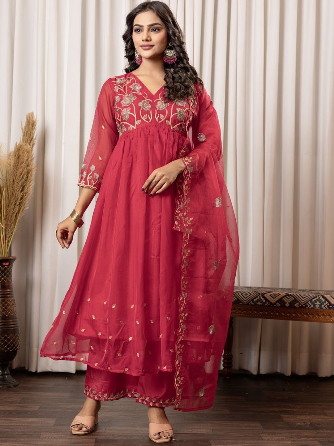 

DRESOUL Floral Embroidered V-Neck Empire Kurta With Trousers And Dupatta, Pink