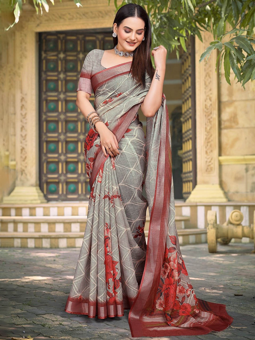 

Iris Floral Zari Pure Cotton Saree, Grey