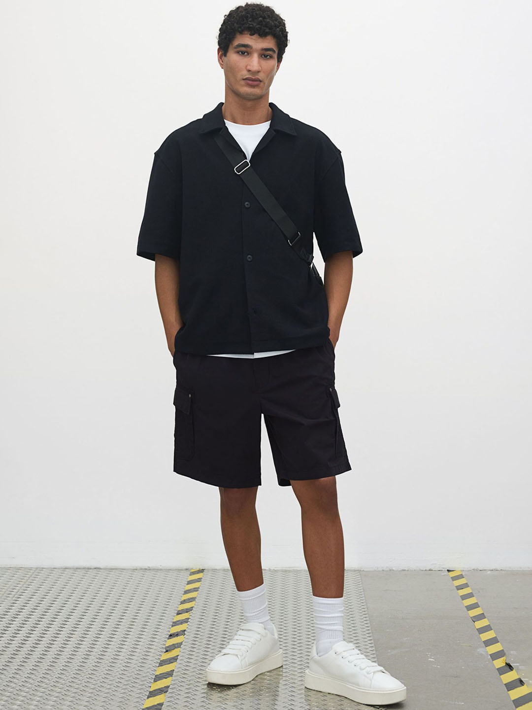 

H&M Relaxed Fit Cargo Shorts, Black