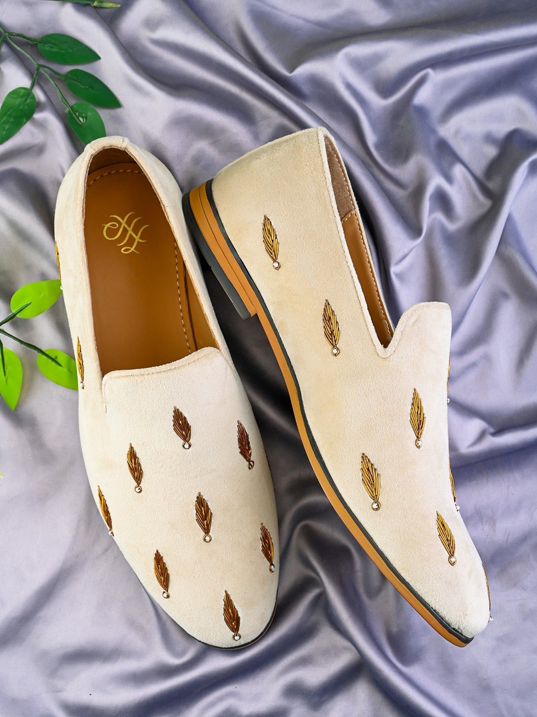 

House of Pataudi Men Embellished Slip-On Mojaris, Beige