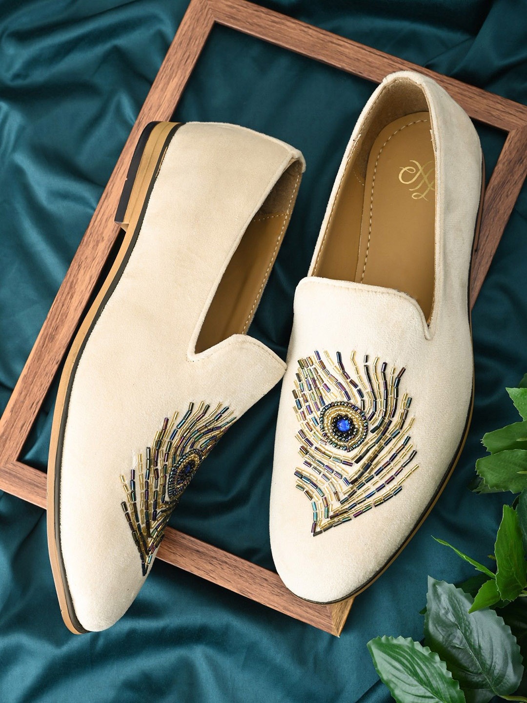 

House of Pataudi Men Embellished Slip-On Mojaris, Beige
