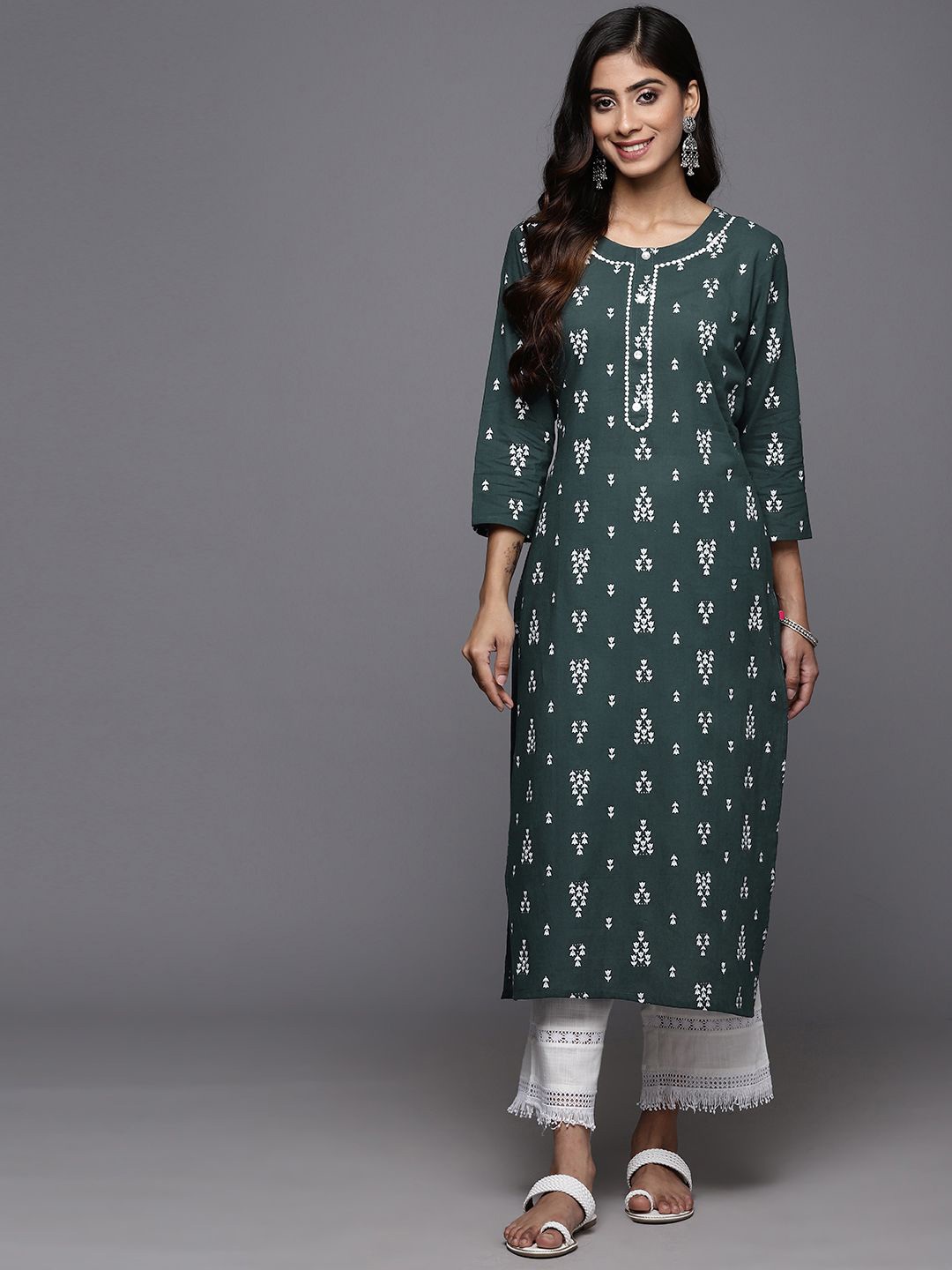 

DIVASTRI Floral Printed Round Neck Thread Work Pure Cotton Straight Kurta, Teal