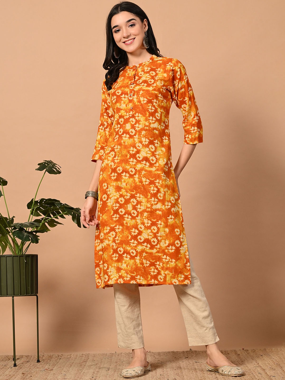 

DORIYA Floral Printed Mandarin Collar Straight Kurta, Orange