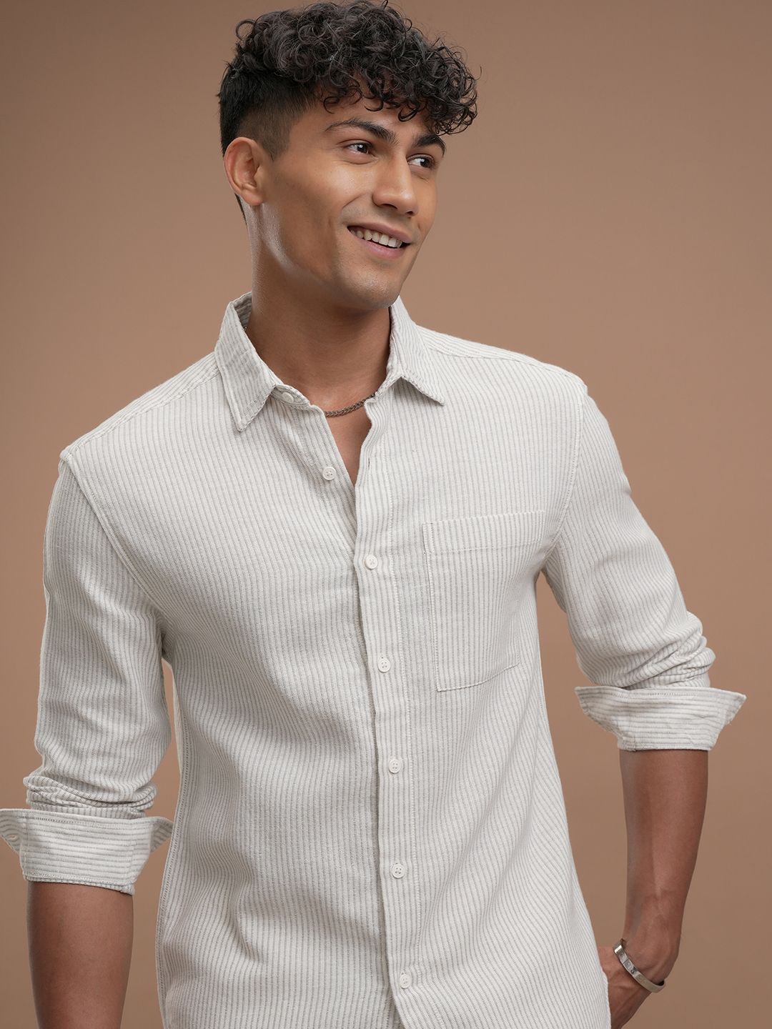 

HIGHLANDER Men Comfort Slim Fit Opaque Striped Casual Shirt, Off white