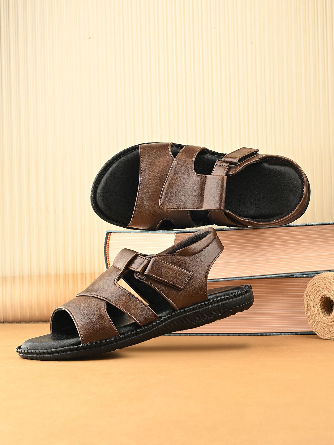 

FOOTLOOSE Men Comfort Sandals, Brown