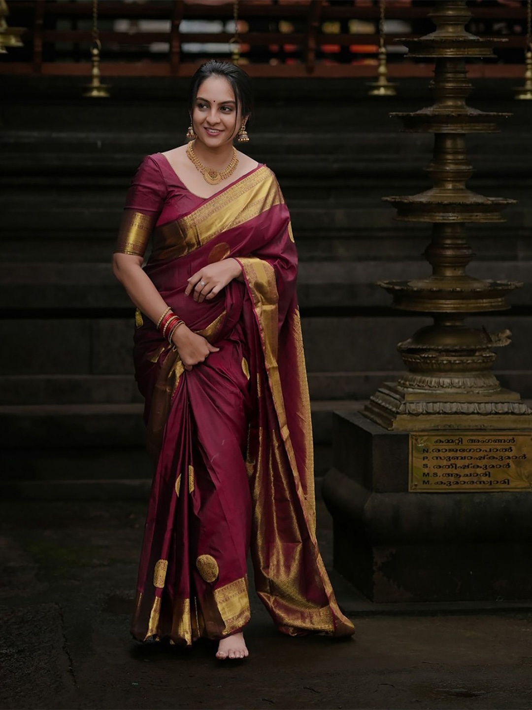 

KALINI Woven Design Zari Silk Blend Banarasi Saree, Maroon