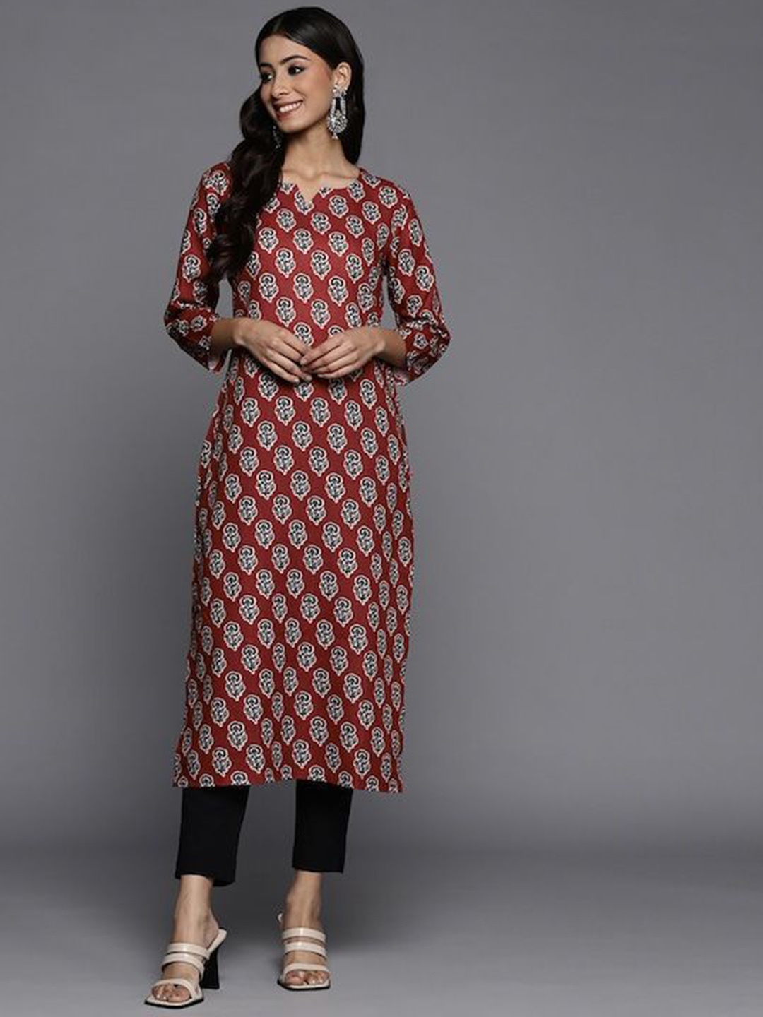 

DIVASTRI Floral Printed Cotton Straight Kurta, Maroon