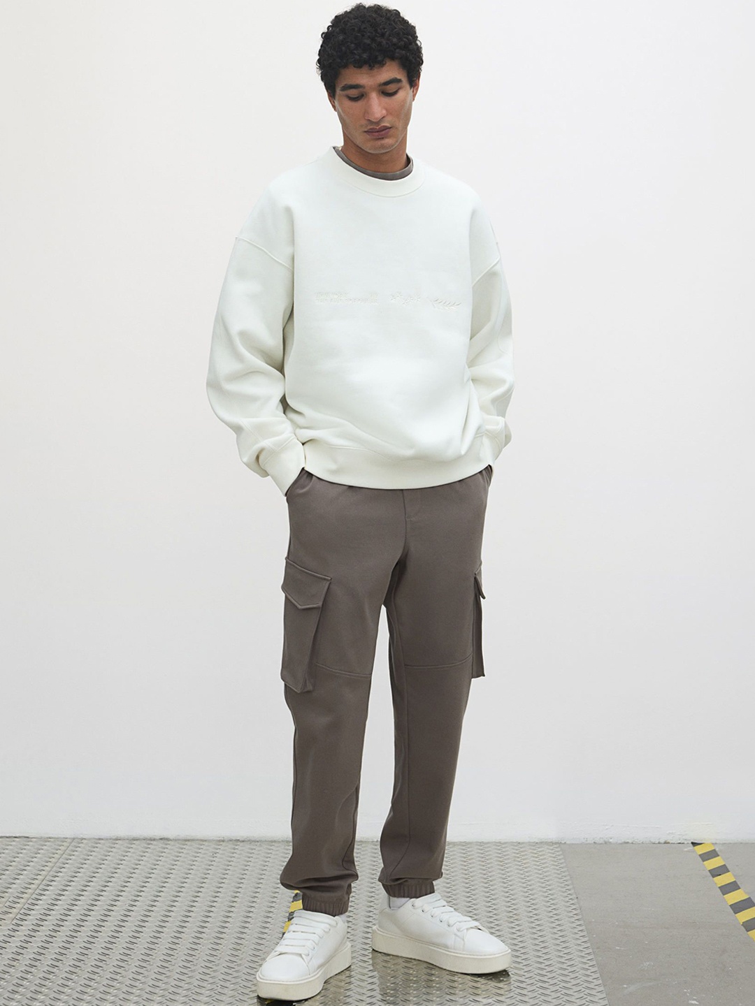 

H&M Slim Fit Cargo Joggers, Brown