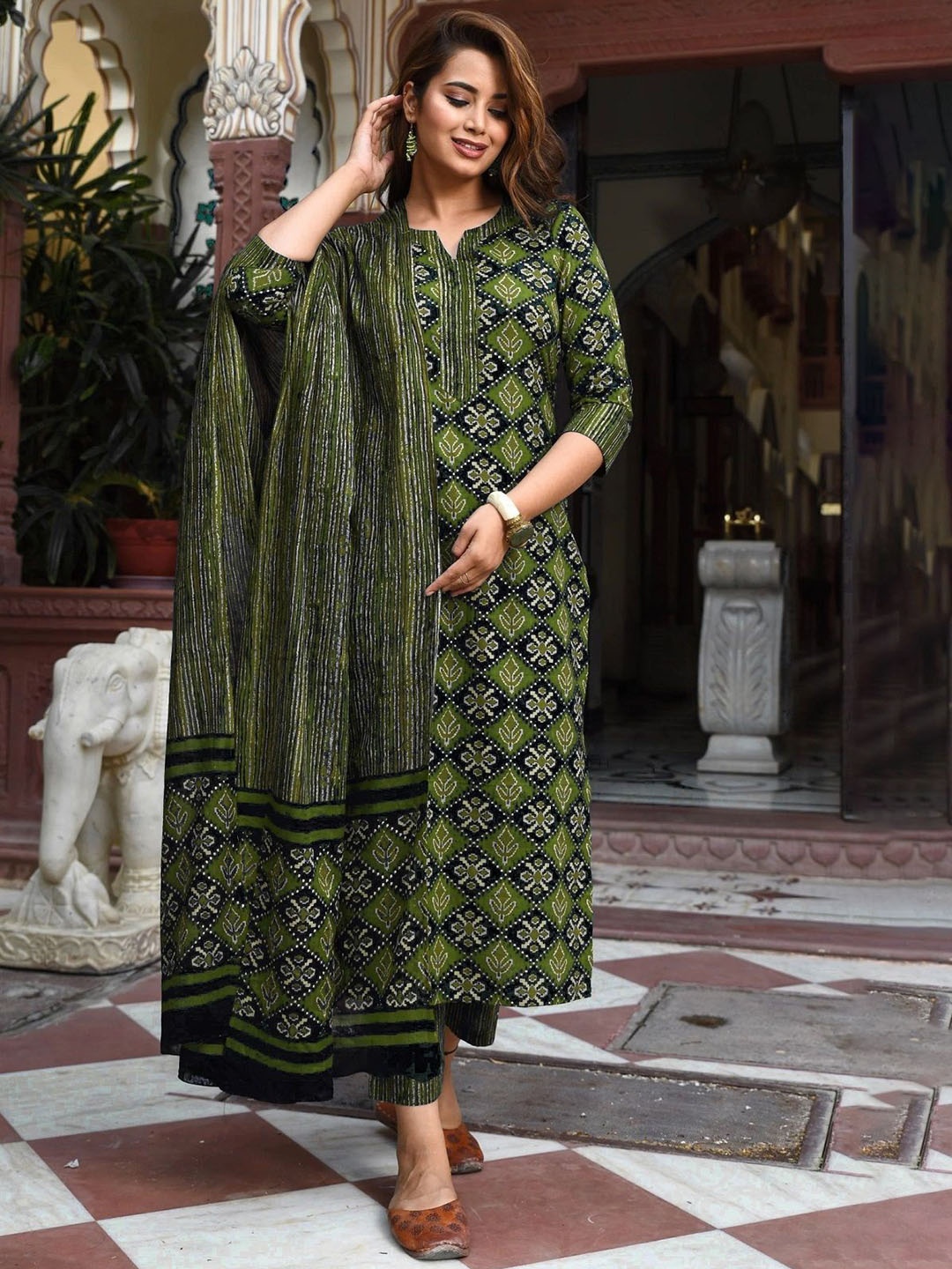 

Moda Rapido Ethnic Motifs Printed Straight Kurta with Trousers & Dupatta, Olive