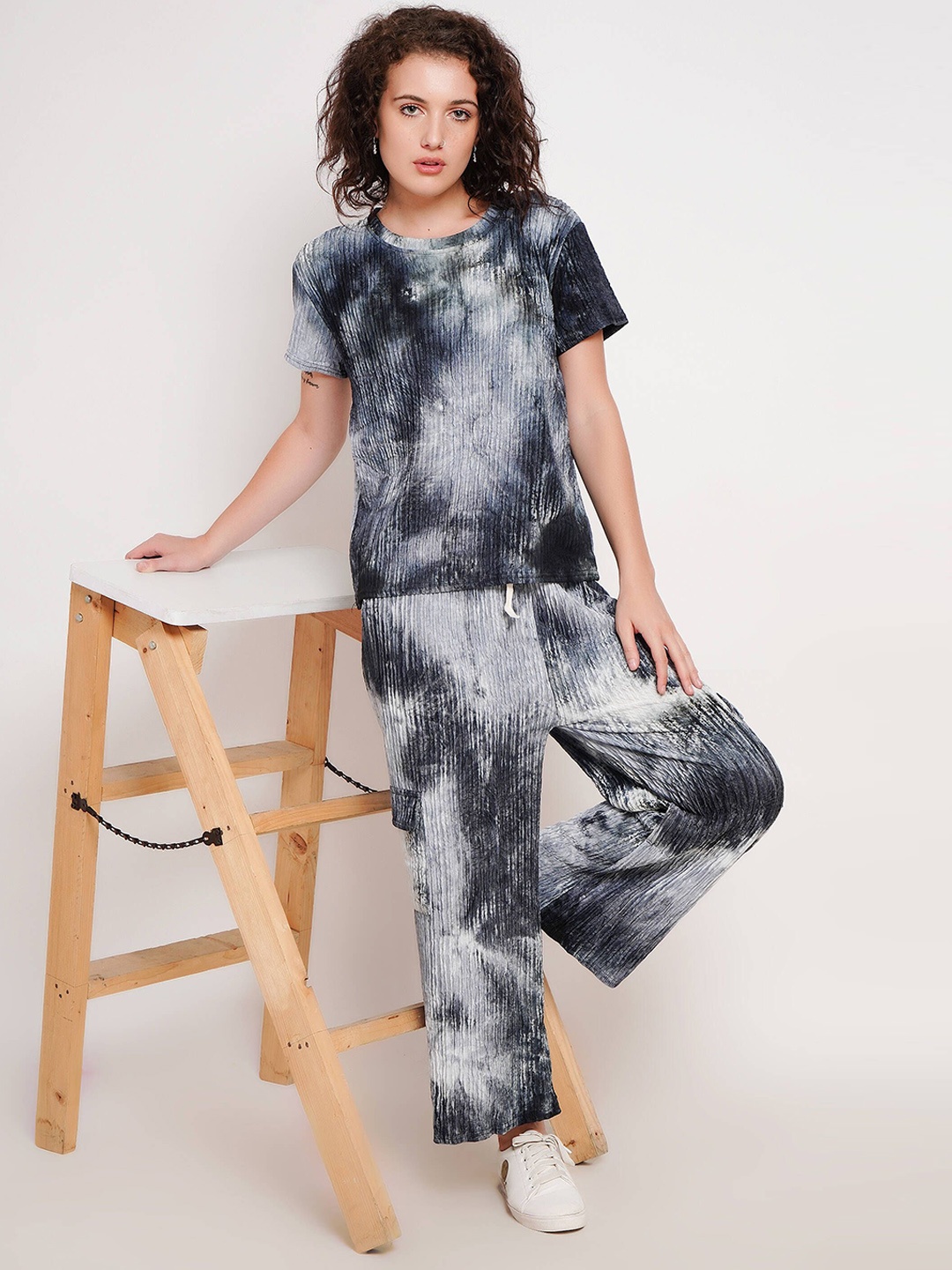 

Lugo Printed Round Neck T-Shirt With Trouser, Black