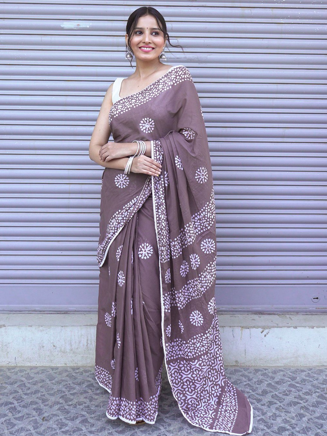 

Ushvii Batik Pure Cotton Block Print Saree, Grey