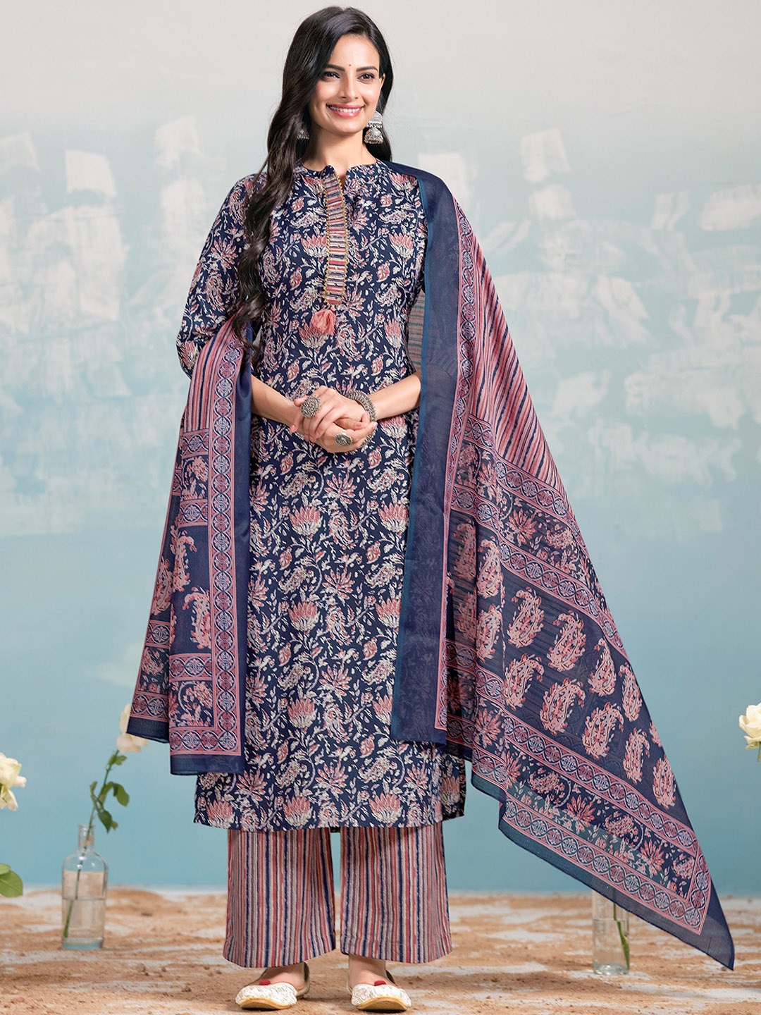 

MOJILAA Floral Printed Gotta Patti Straight Kurta with Palazzo & Dupatta, Navy blue