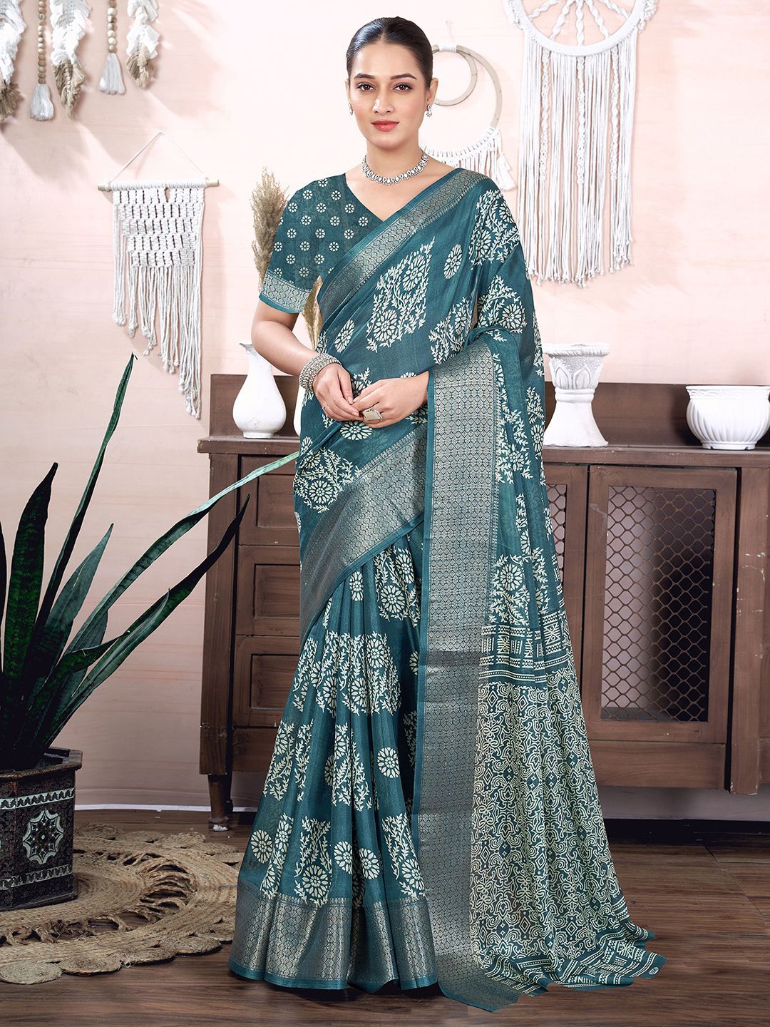 

HERE&NOW Woven Design Zari Silk Blend Saree, Blue