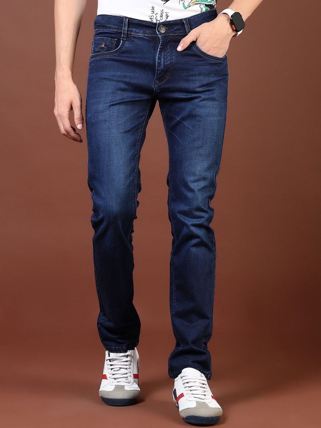 

V-Mart Men Slim Fit Light Fade Jeans, Blue
