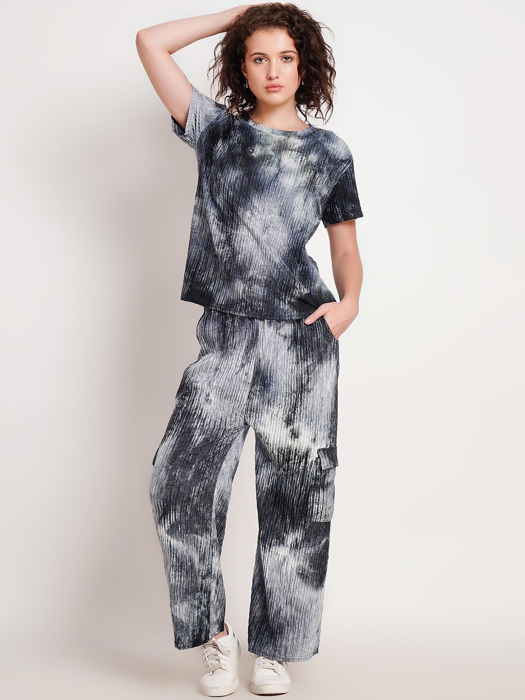 

Lugo Dyed Self Design Round Neck T-Shirt With Trousers, Black