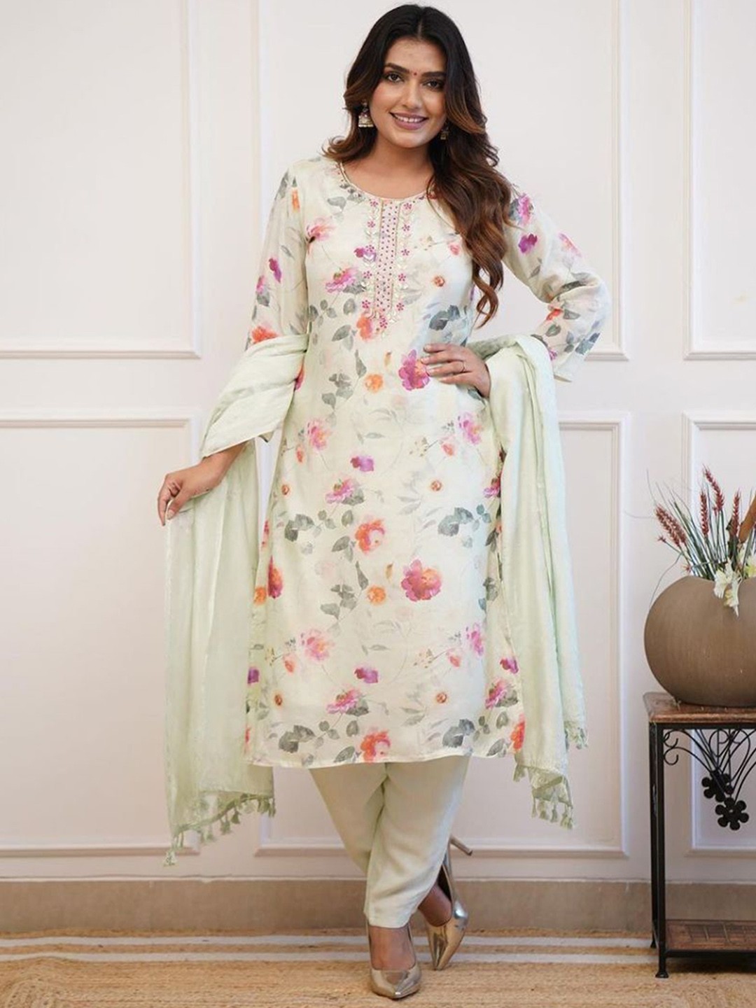 

Anara Floral Printed Gotta Patti Jute Cotton Straight Kurta With Trousers & Dupatta, Cream