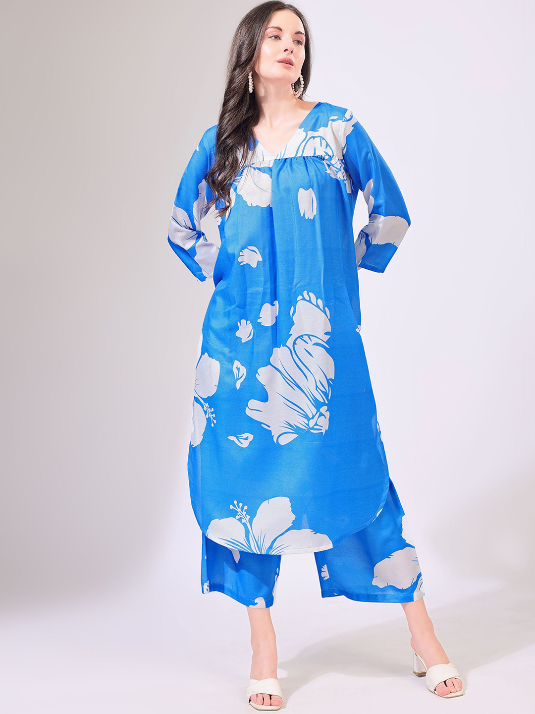 

FAB GALAXY Floral Printed V-Neck Pleated Kurta With Palazzos, Blue
