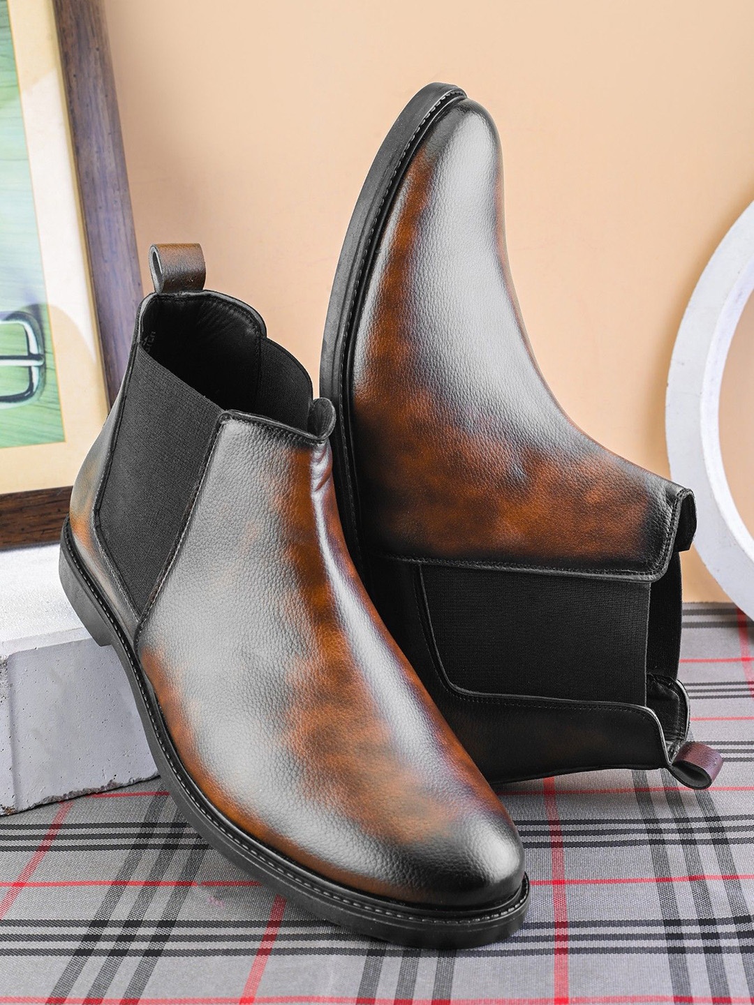 

The Roadster Lifestyle Co Men Block-Heeled Chelsea Boots, Brown