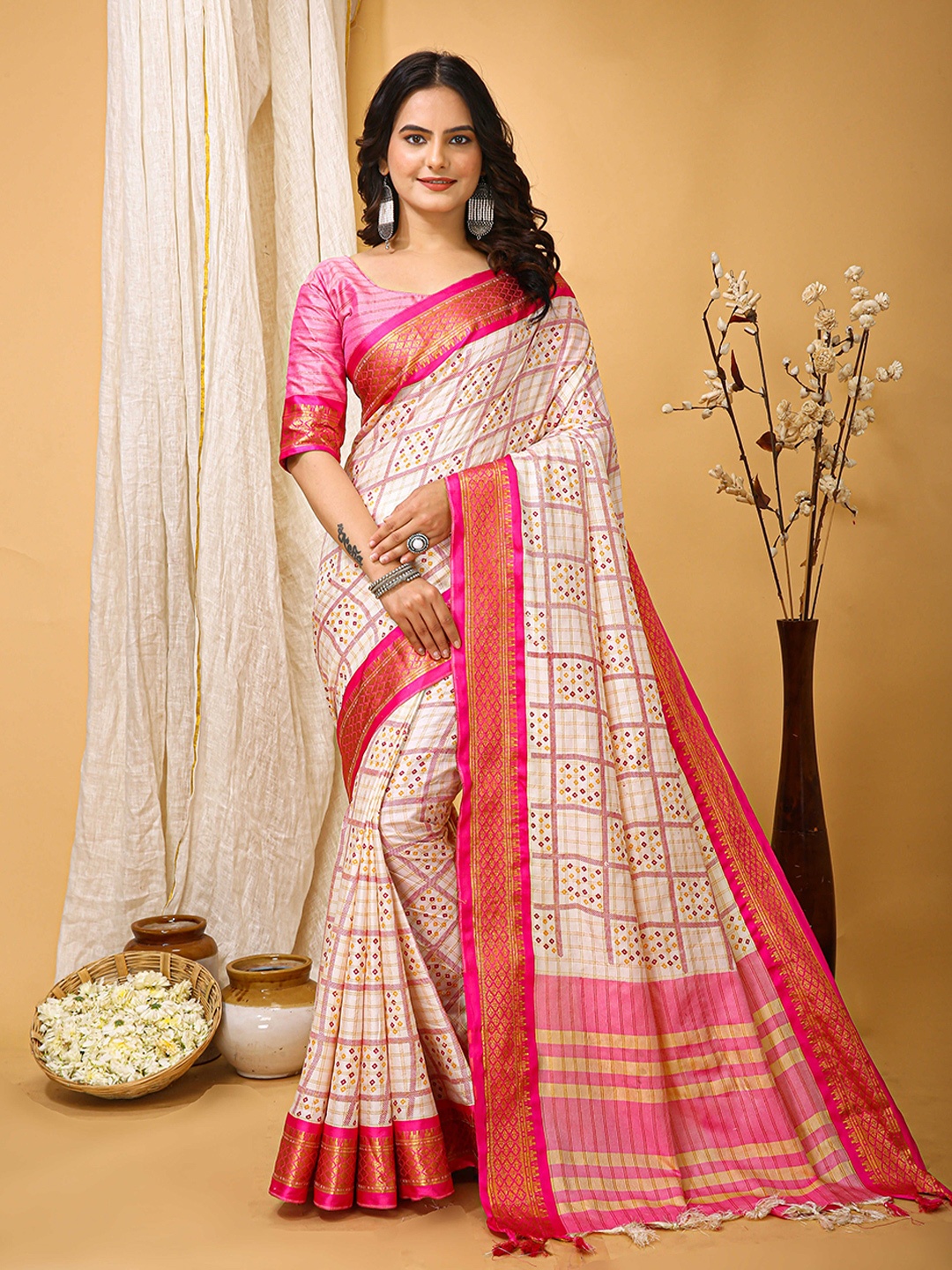 

VEECHIS Woven Design Printed Zari Border Saree, Pink