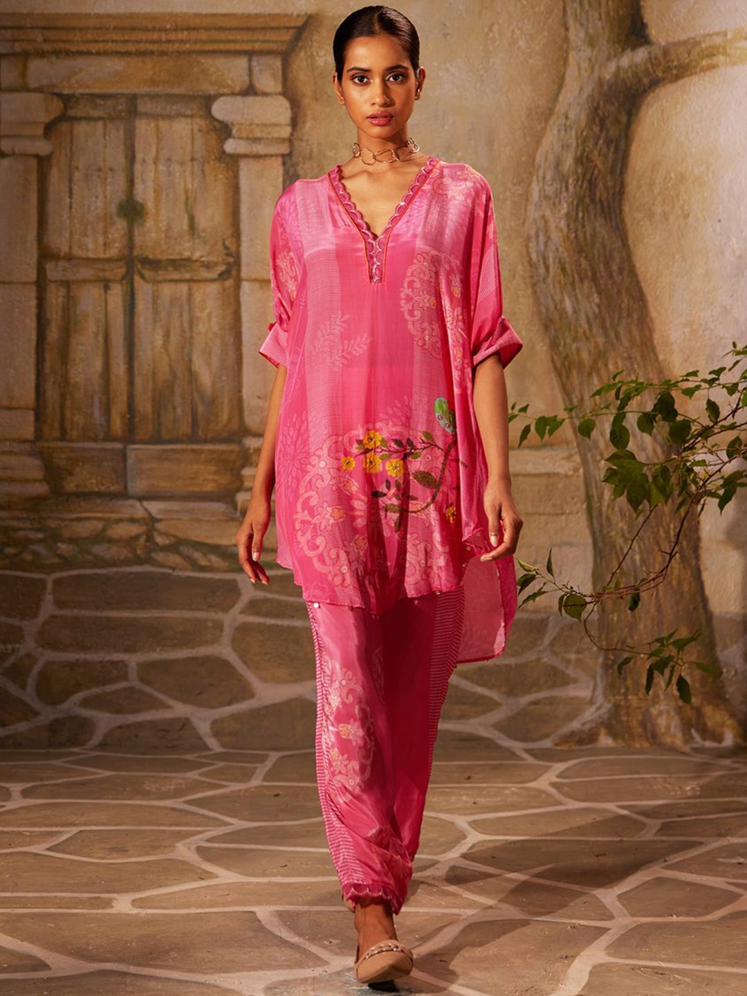 

Basil leaf Floral Printed V-Neck Kurta With Trousers, Pink