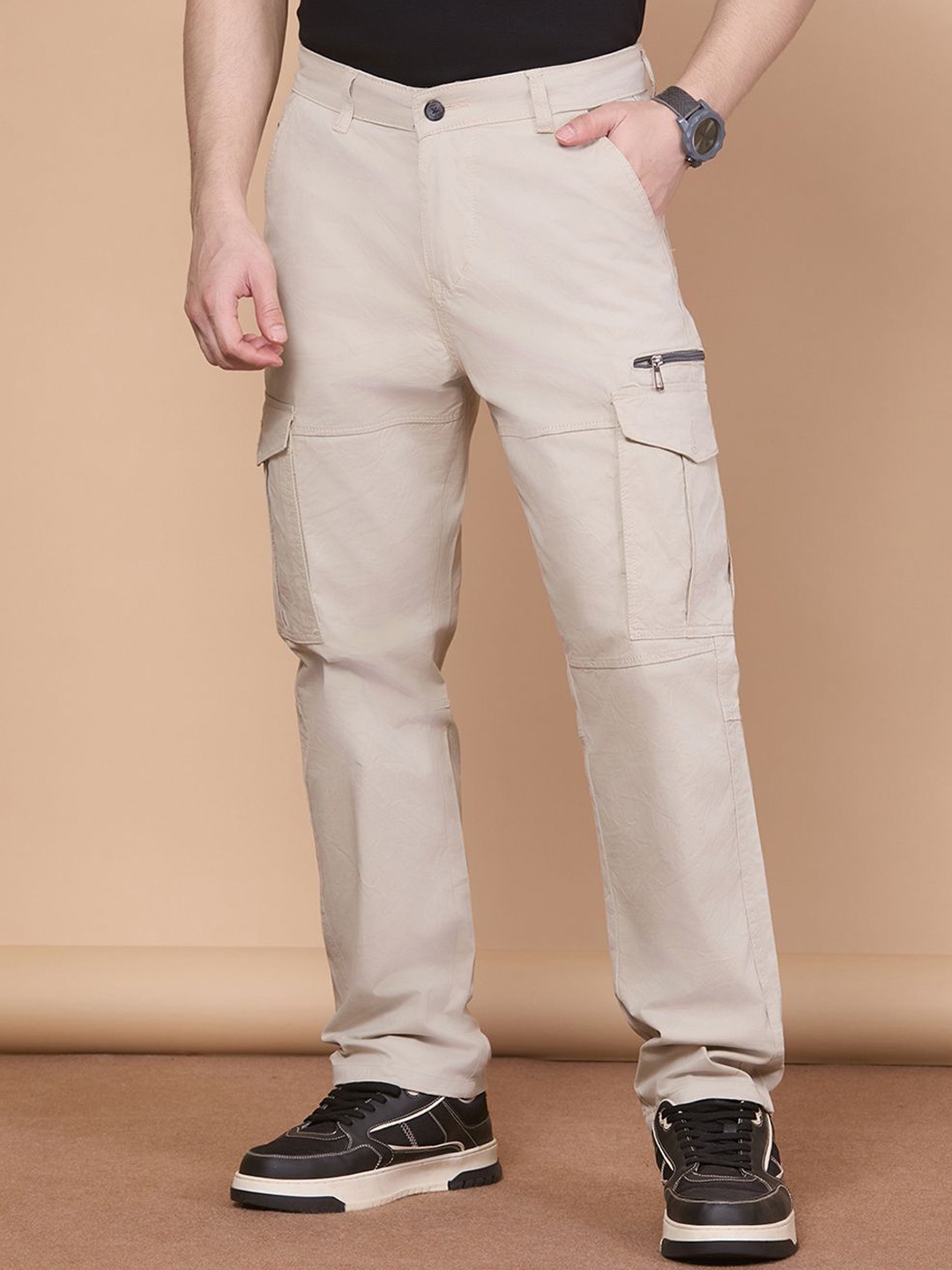 

Hence Men Relaxed Fit Cargos, Beige