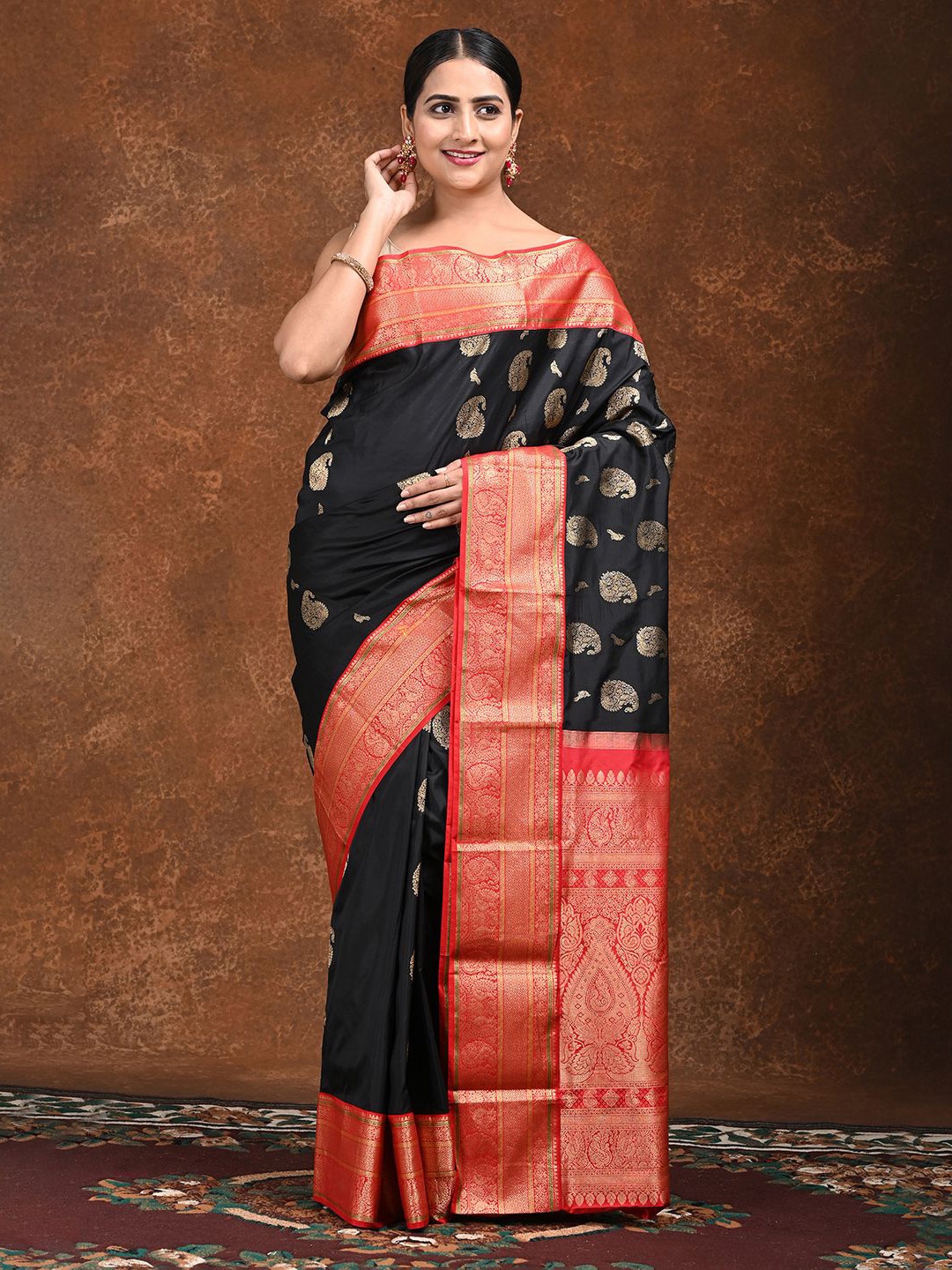 

Ushvii Woven Design Zari Pure Silk Kanjeevaram Saree, Black