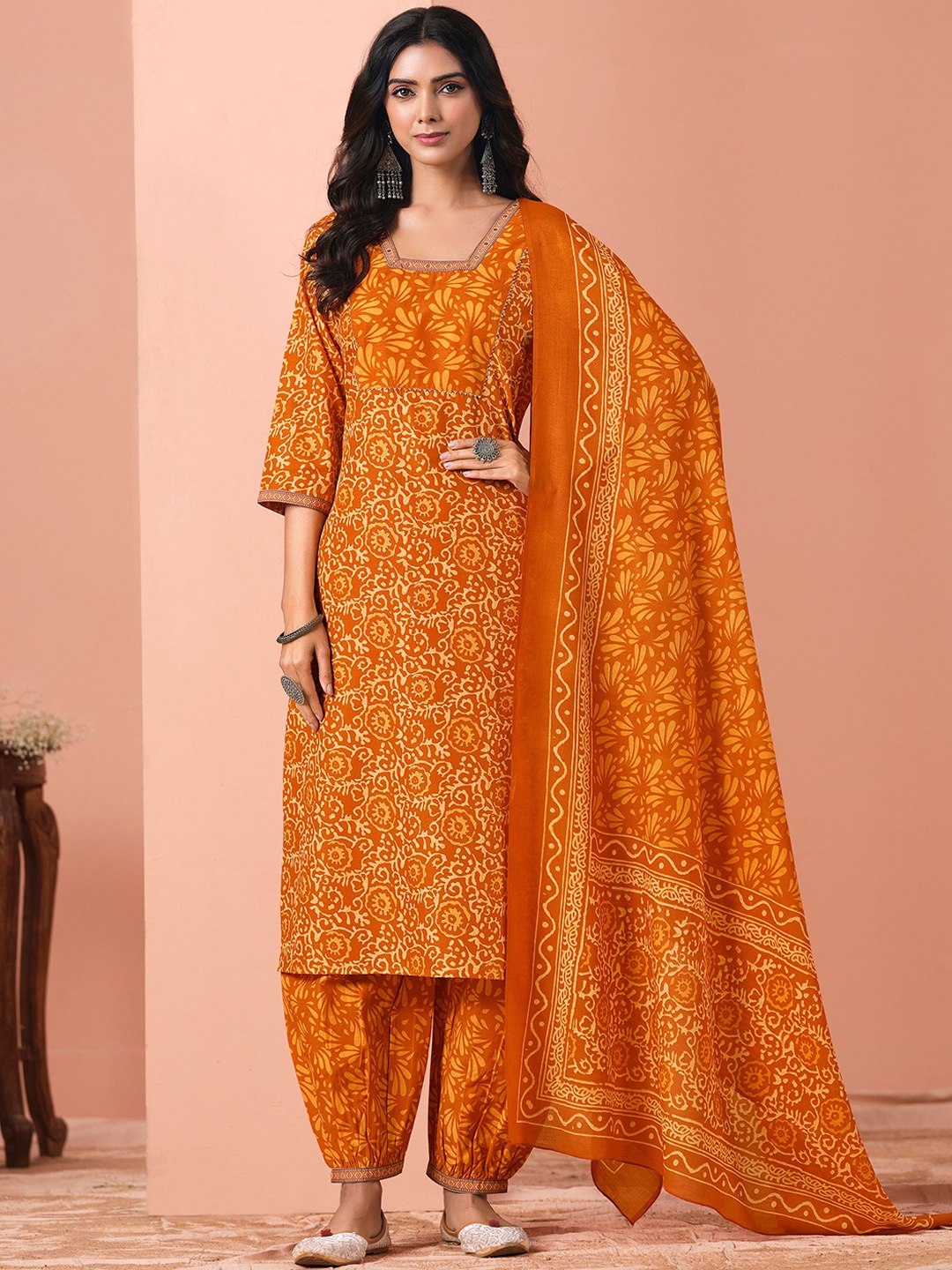 

MOJILAA Floral Printed Gotta Patti Straight Kurta with Salwar & Dupatta, Orange