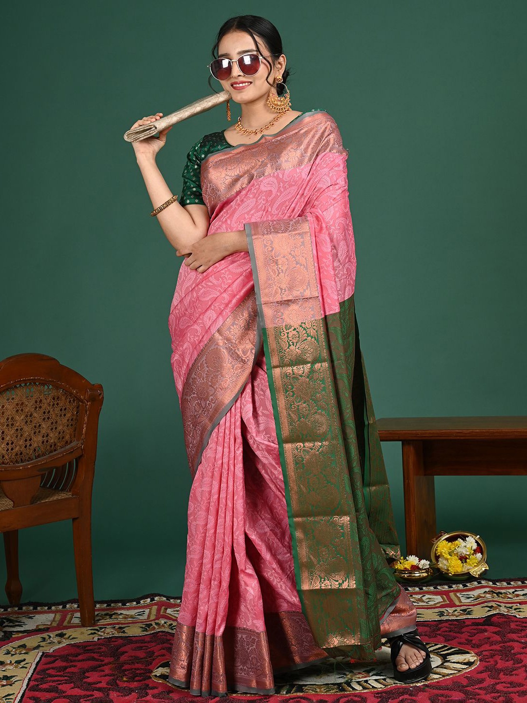 

Ushvii Woven Design Zari Kanjeevaram Saree, Pink