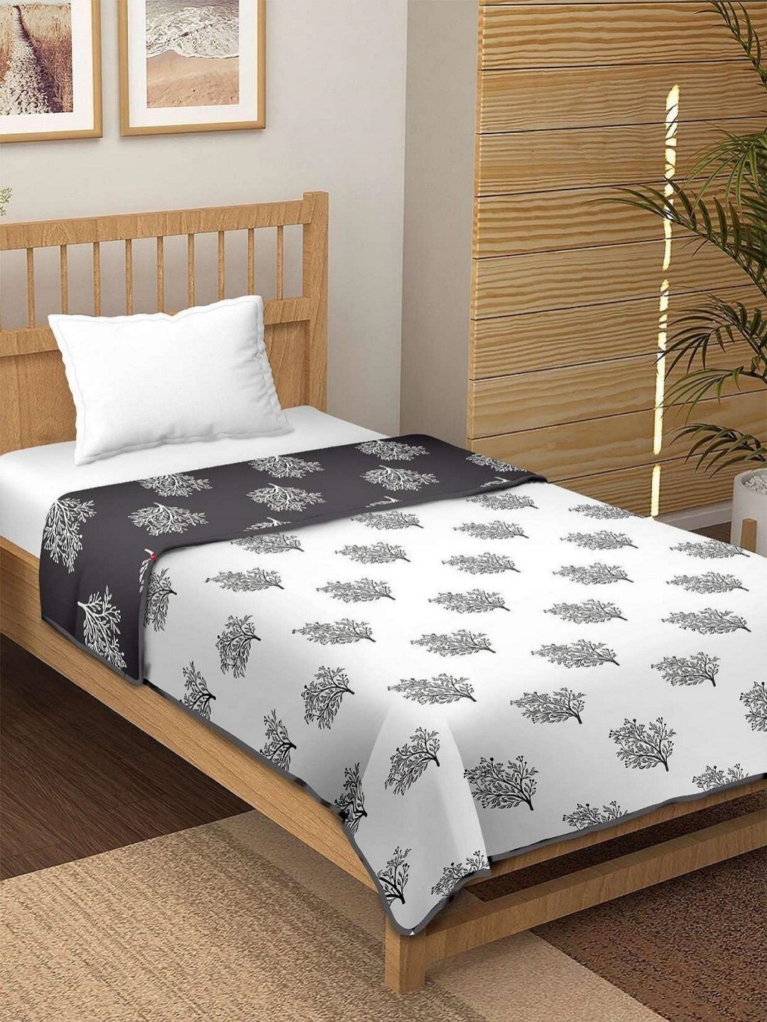 

CHICERY Black & White Floral Printed AC Room 210 GSM Cotton Double Bed Dohar