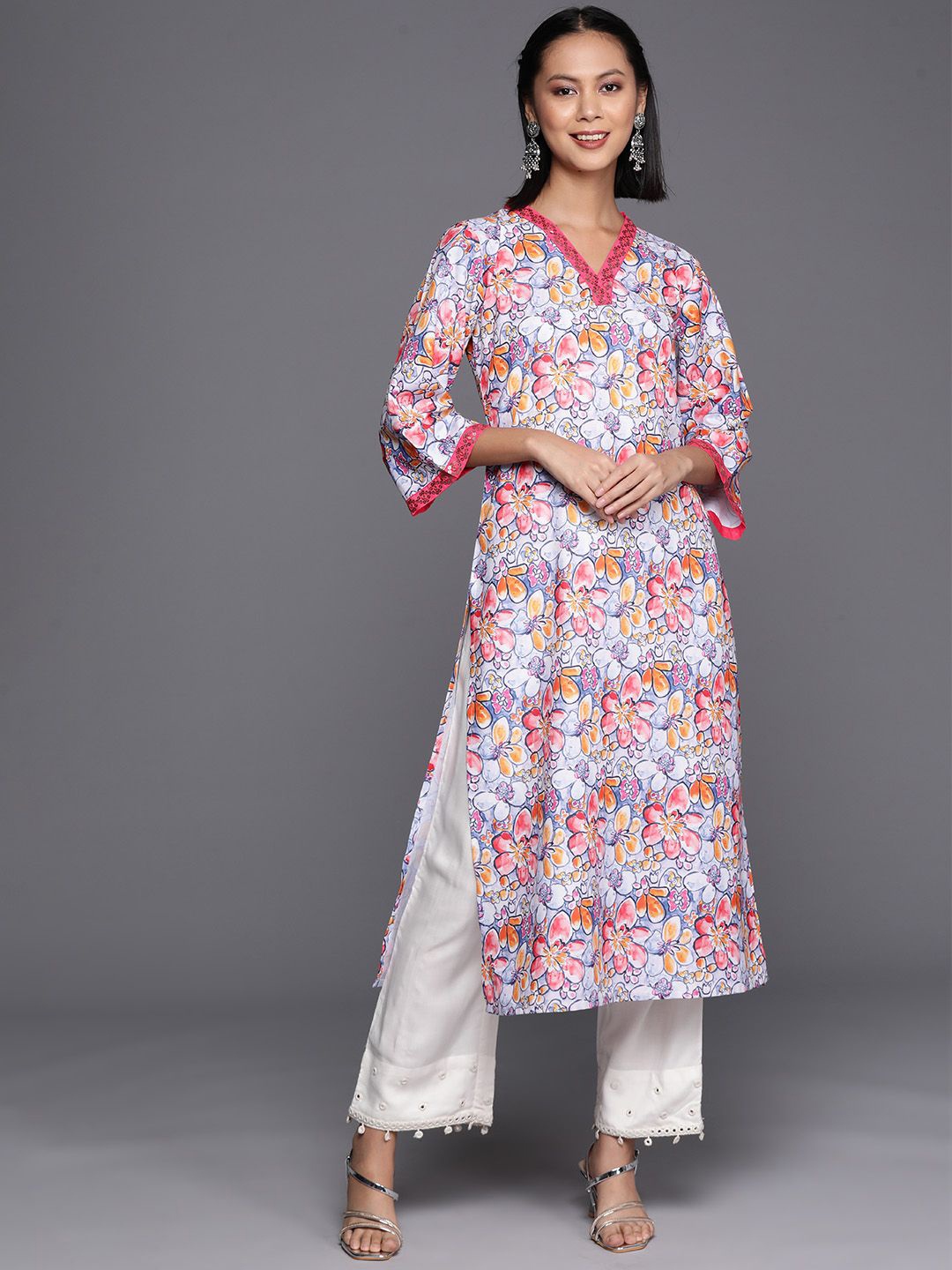 

DIVASTRI Floral Printed Sequinned V-Neck Straight Kurta, Blue