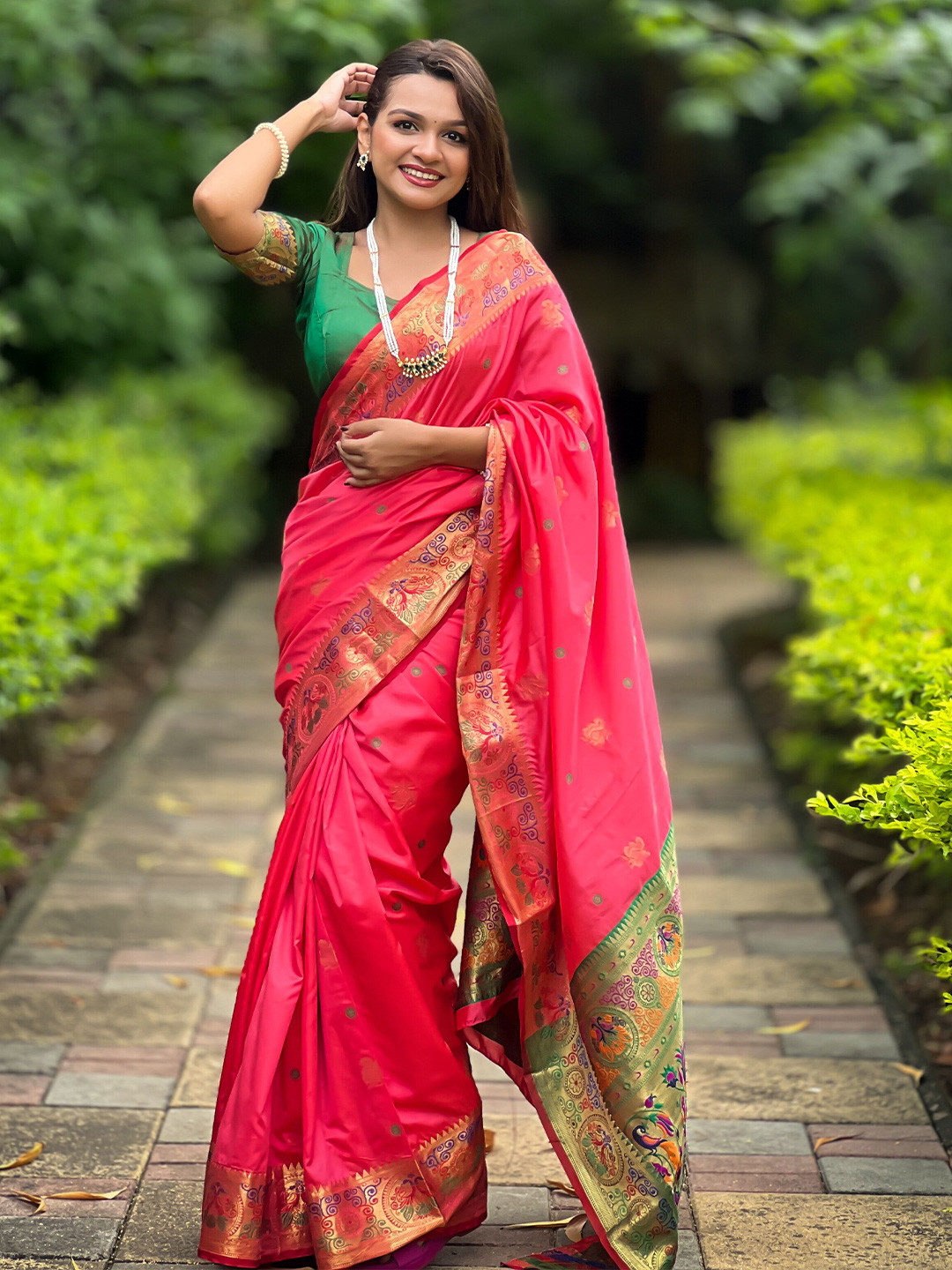 

VEECHIS Woven Design Zari Silk Blend Banarasi Saree, Pink