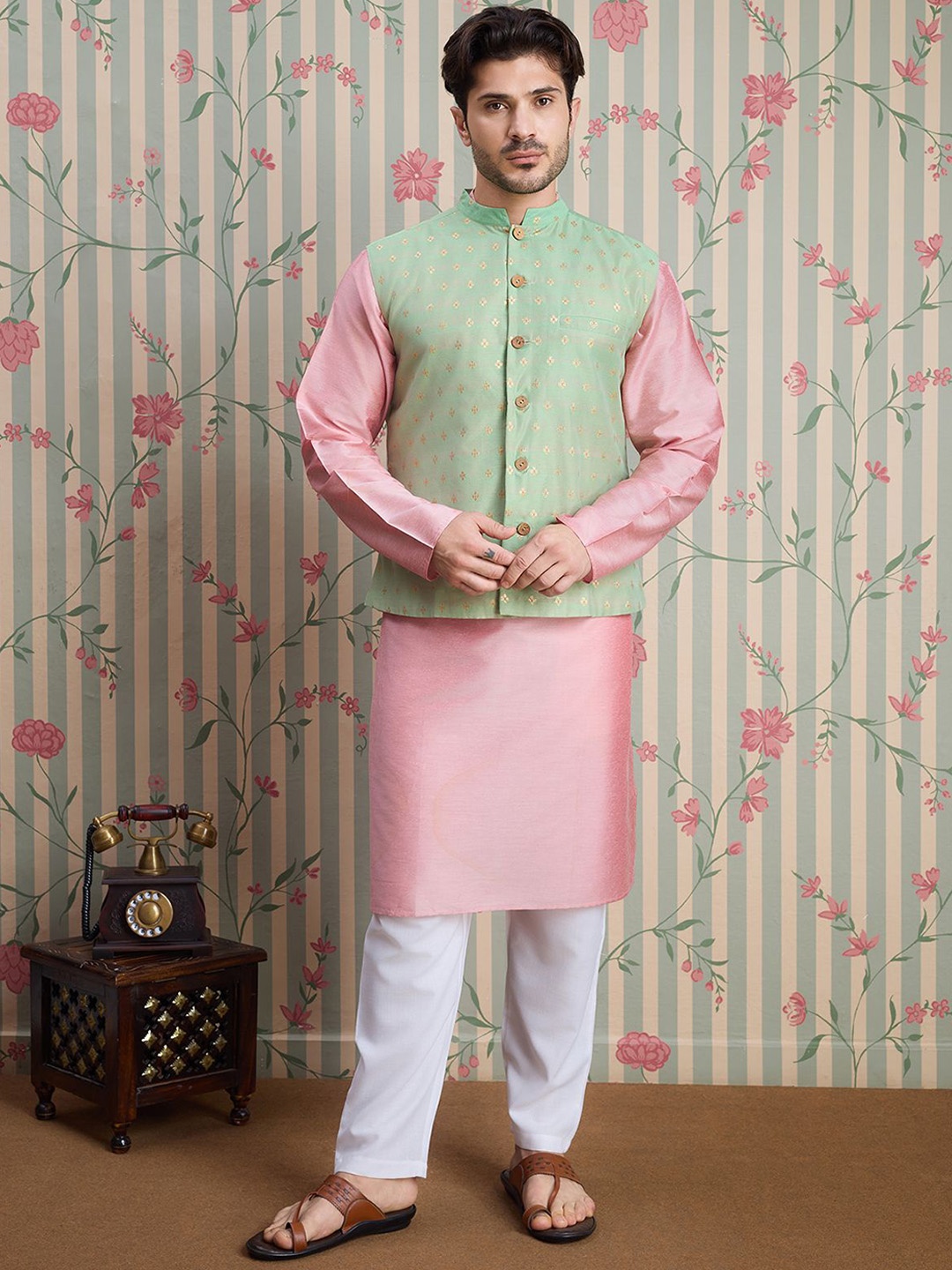 

Ode by House of Pataudi Men Woven Design Nehru Jackets, Green