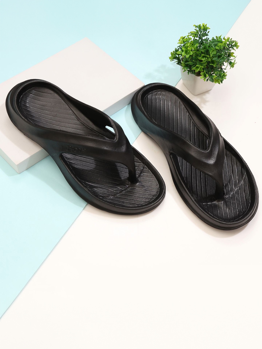 

KNIEVL Men Thong Flip-Flops, Black