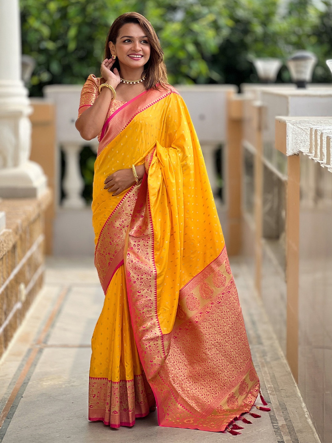 

VEECHIS Woven Design Zari Silk Blend Banarasi Saree, Yellow