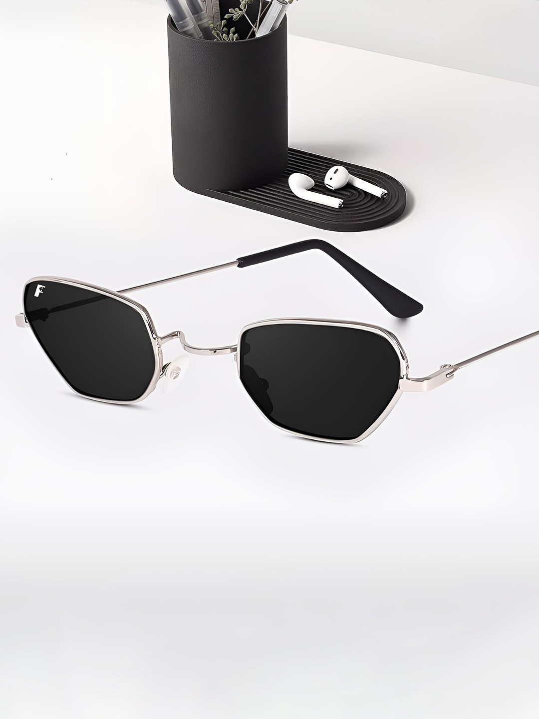 

FUNGLASSES Unisex Cateye Sunglasses with UV Protected Lens, Black