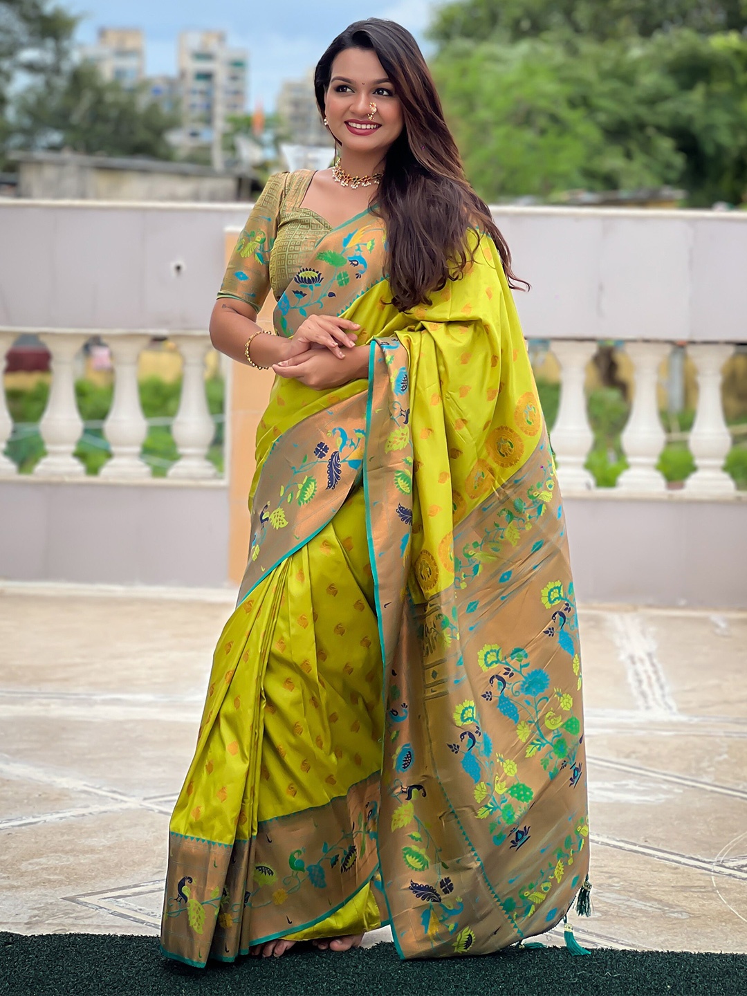 

VEECHIS Woven Design Zari Silk Paithani Saree With Unstitched Blouse Piece, Lime green