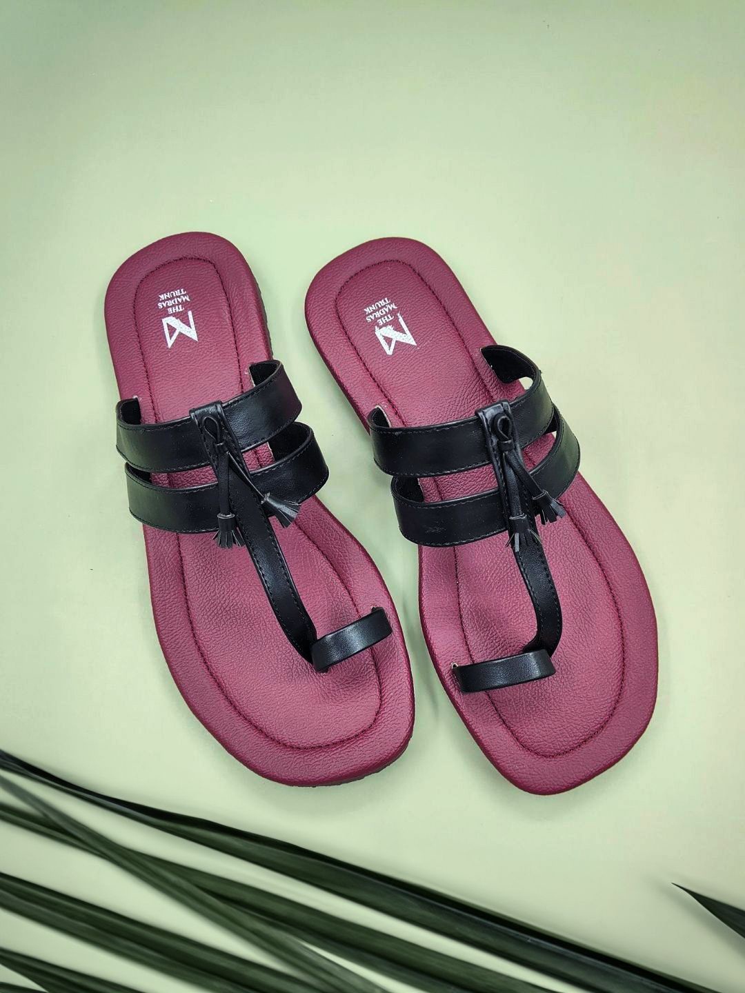 

THE MADRAS TRUNK Men Comfort Sandals, Burgundy