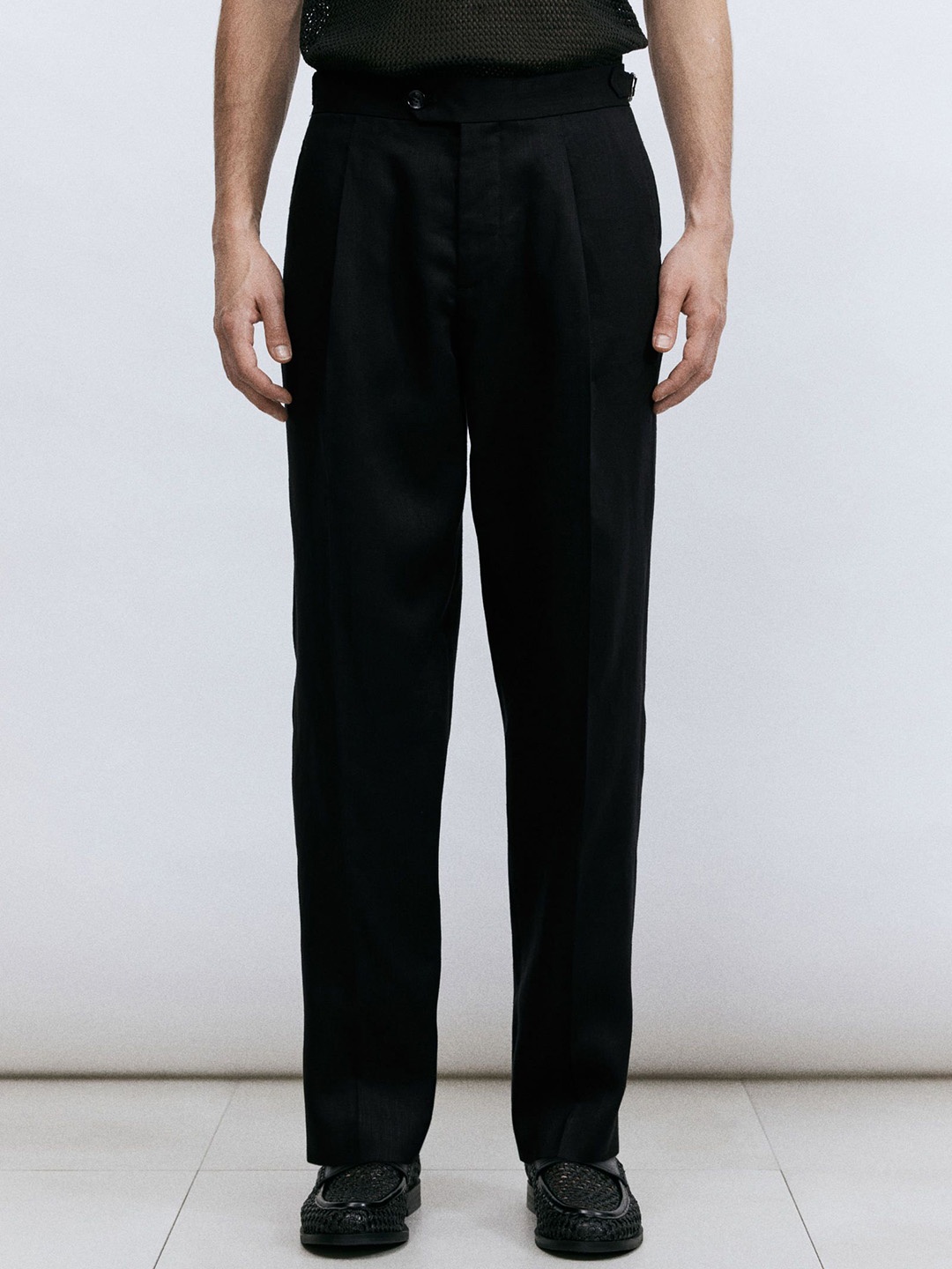 

H&M Men Regular Fit Trousers, Black