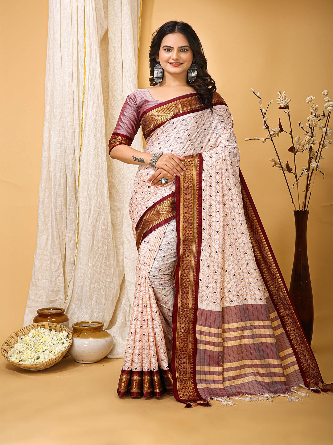 

VEECHIS Woven Design Silk Cotton Saree, Maroon