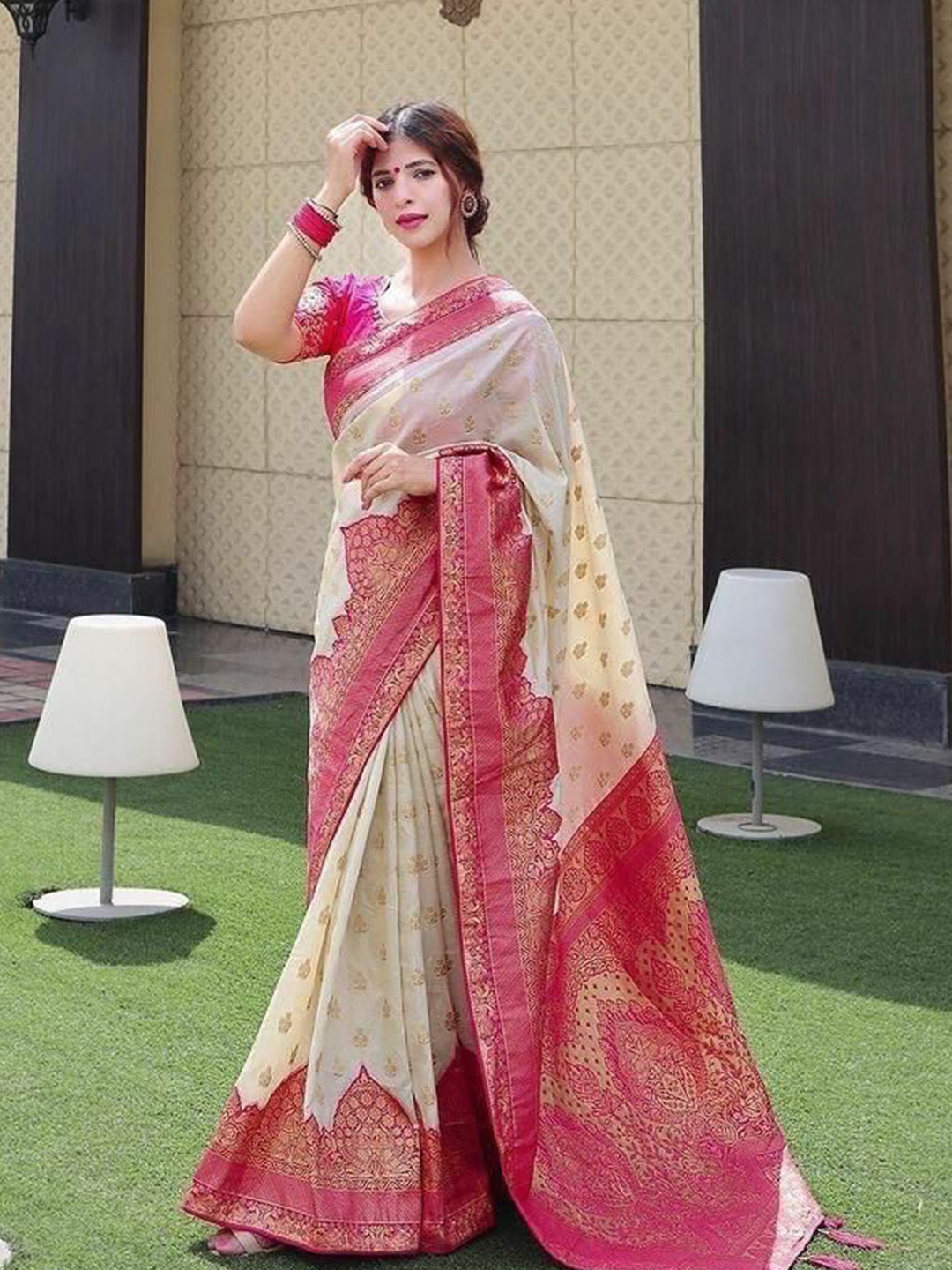 

Rujave Woven Design Art Silk Kanjeevaram Saree, White